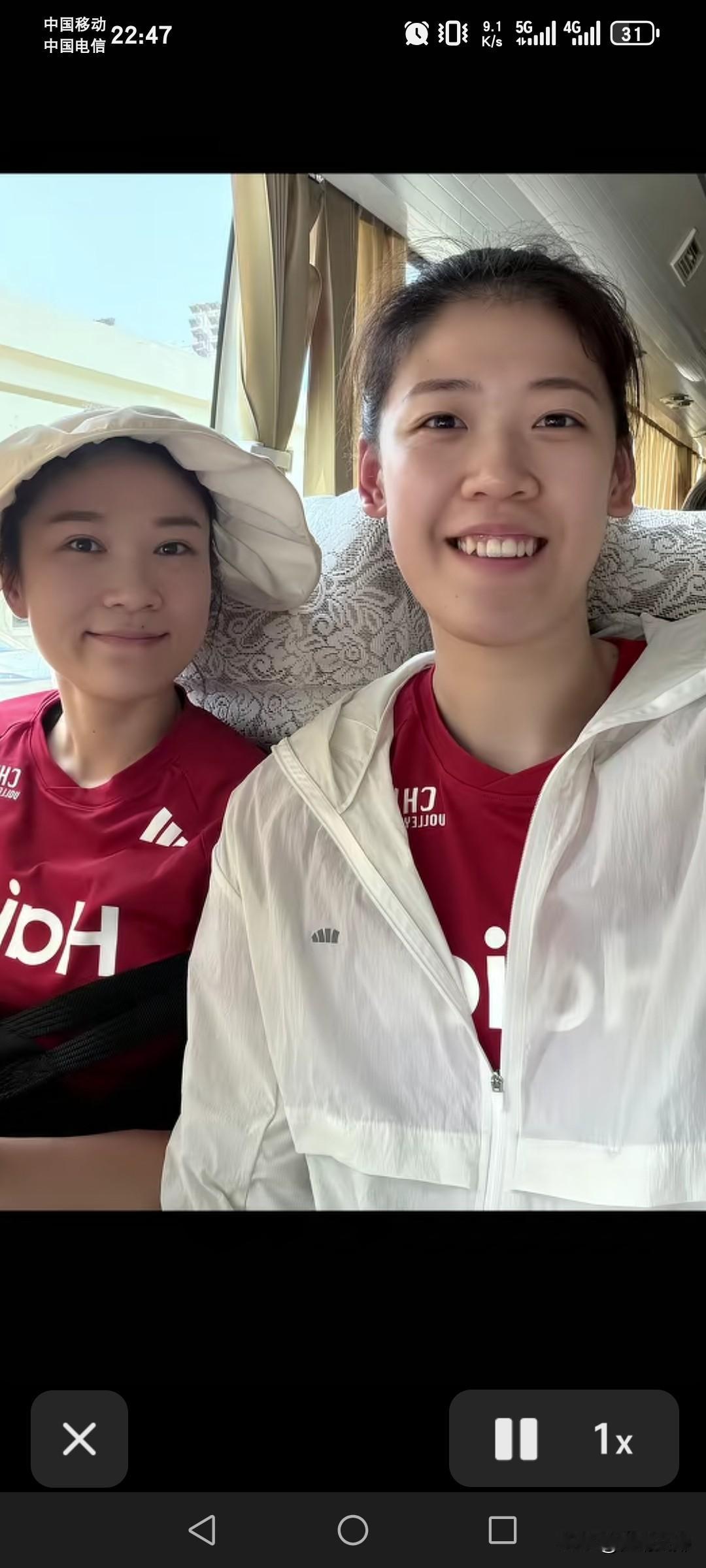 李盈莹米兰见？

不是，她现在肯定是要随队伍去香港观战啊！怎么着也得这几场比赛结