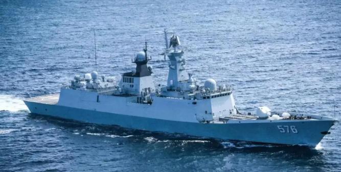 无视美军封锁禁令，4艘中资油轮准备驶出，原来054A护卫舰来撑腰了！
 
美国又