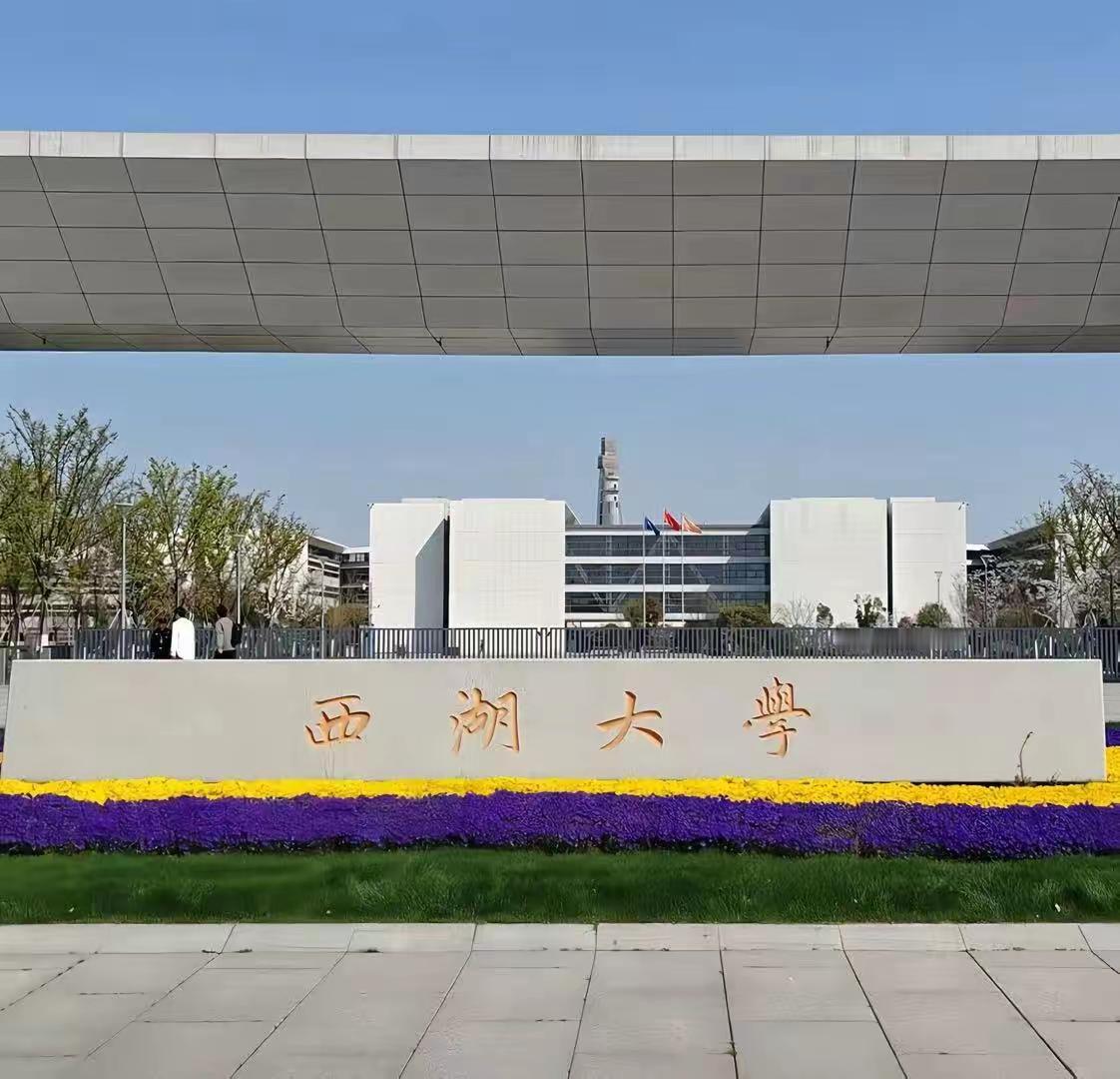 当某些高校还在拼了命地砸钱补贴、设立高额奖学金、提供豪华单人间宿舍来吸引留学生的