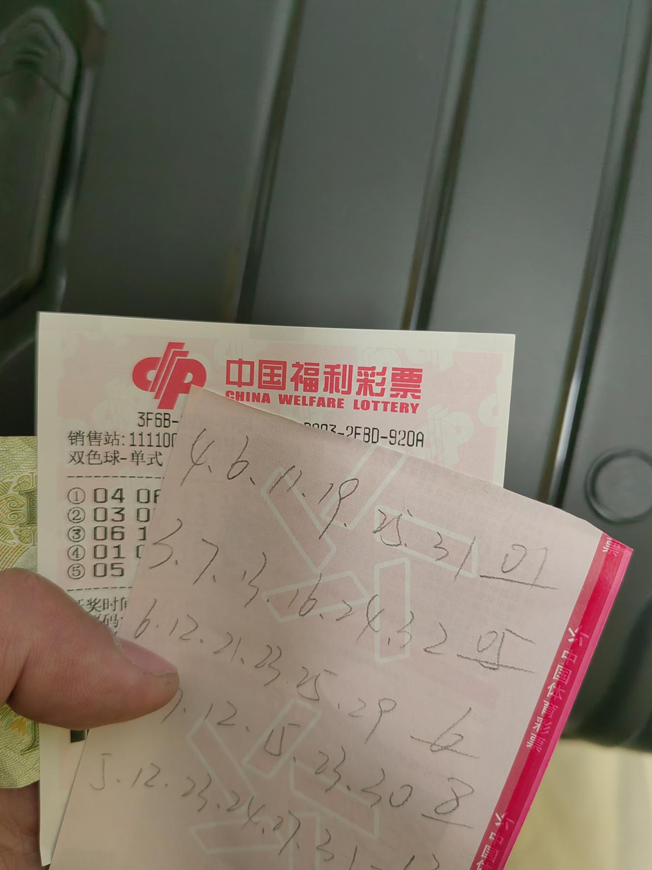 北京娘们说话真能噎死人，比这零下10多度的天气还让人寒心，我们在这边写数据，两个