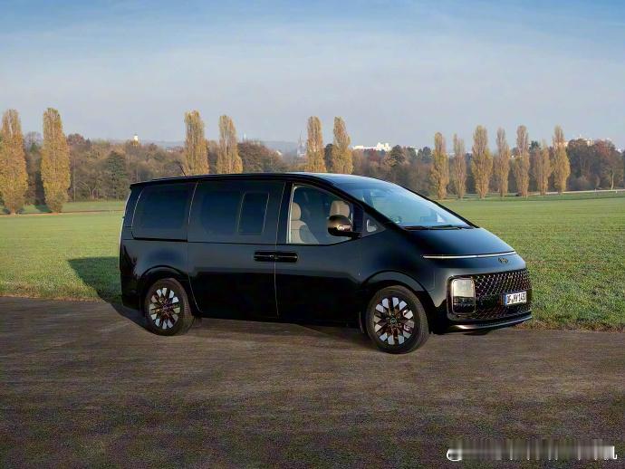 现代汽车确认将于2026年初发布品牌首款纯电动Staria，长这样。又一个陆地高