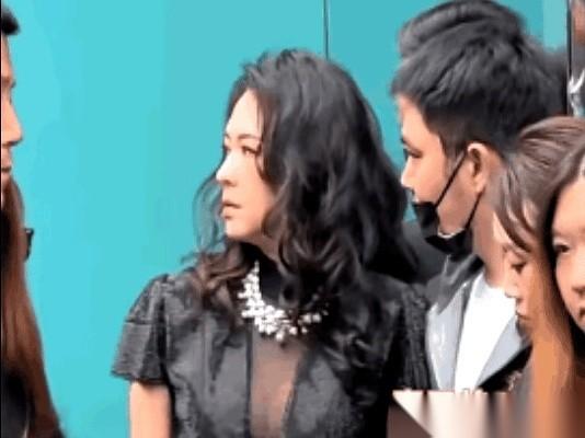 你知道什么叫顶级“演员”吗？
就是前一秒还对身边递水的小助理爱答不理，一脸“别烦