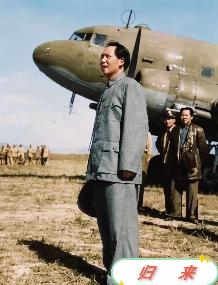 平安归来，毛主席站在延安机场眺望远方，胜利的曙光已经升起在东方！
重庆谈判，毛主