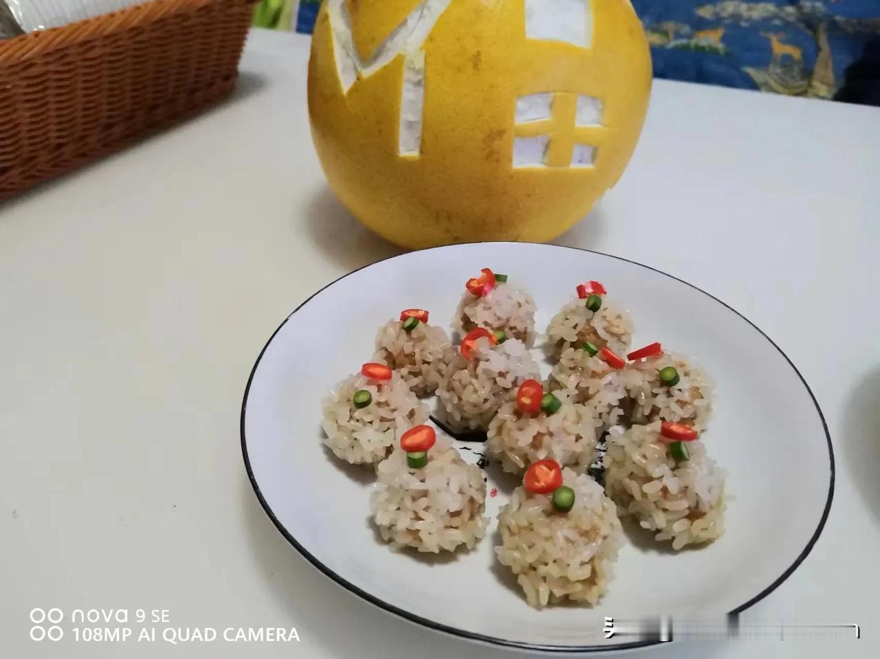 #初一饺子初二面#初一饺子初二面：春节期间的传统美食

春节是中国最重要的传统节