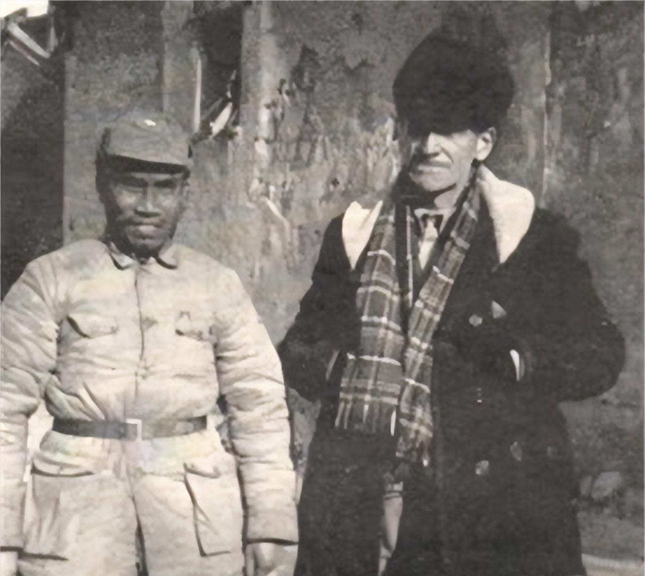 毛泽东主席不但是中国人民的伟大领袖，而且在全世界都有非常高的声誉。

他刚听到的