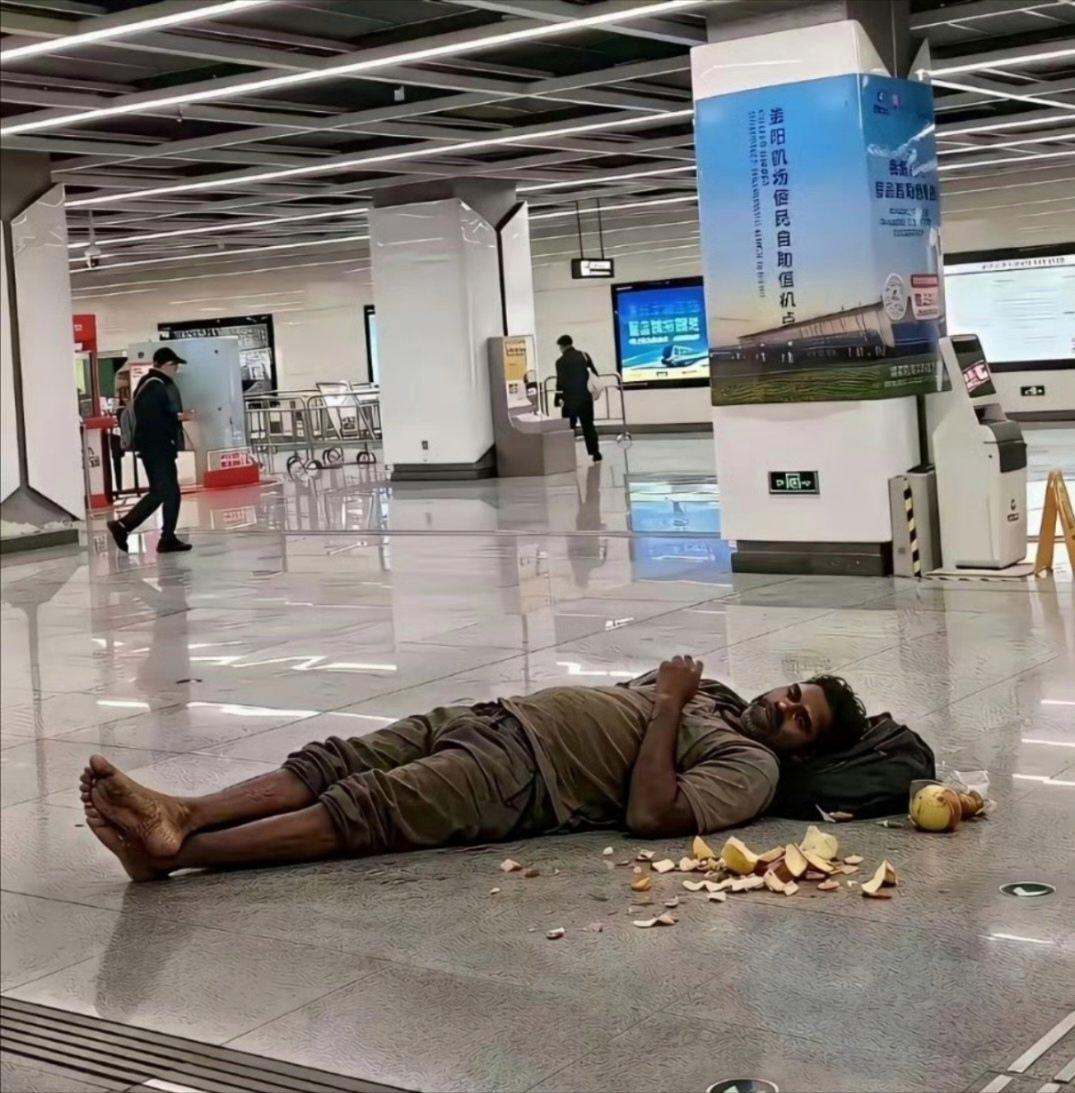 大家发现没有，印度或许正在用子宫占领全世界。
印度要科技没科技，要军事没军事，要