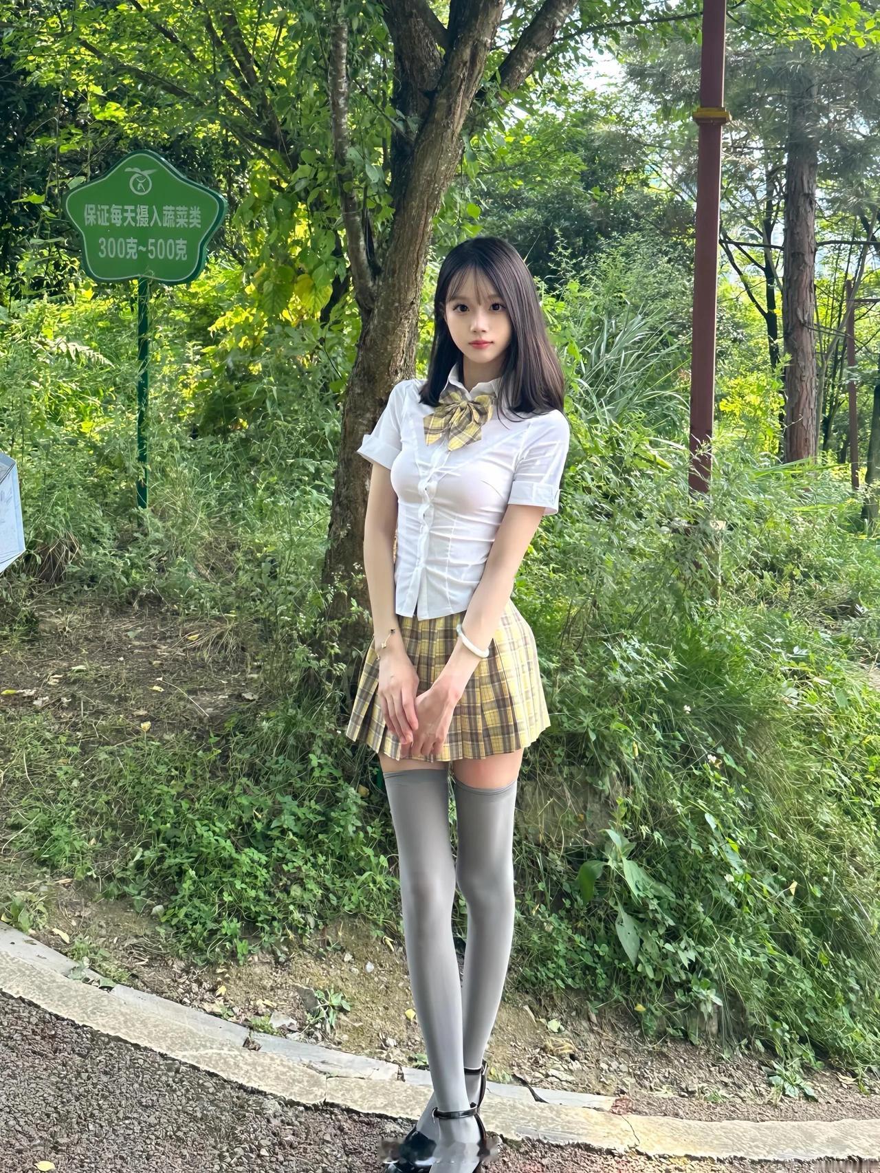 有些人就是天生圣体，衣服穿在她的身上，怎么看都看不腻
有些人就不行了，就算是化了