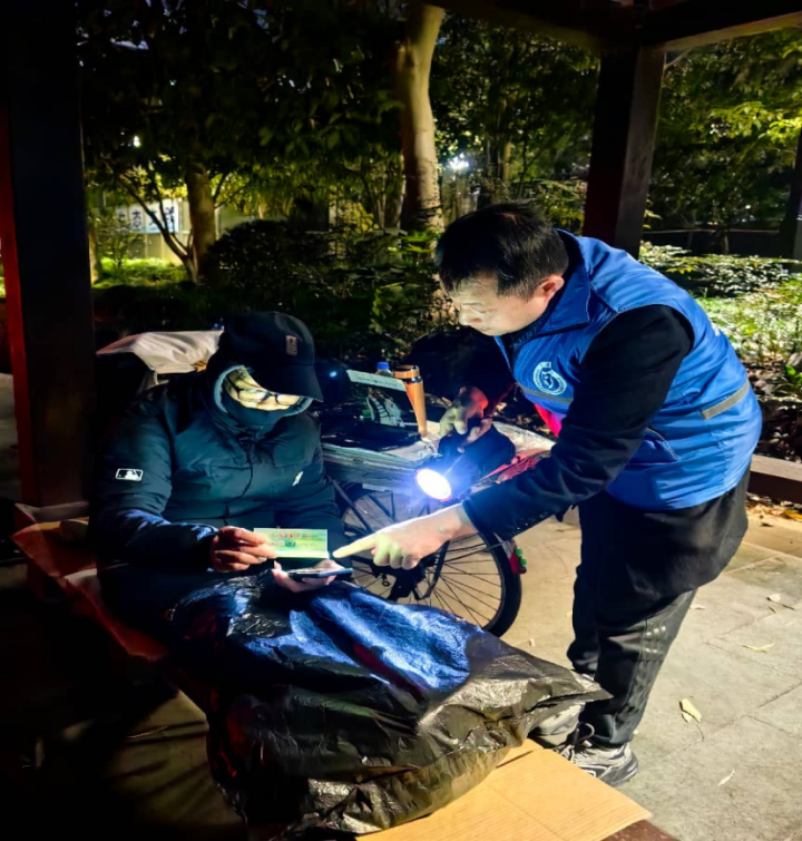 冷空气来袭，暖心包已就位，救助站24小时开放