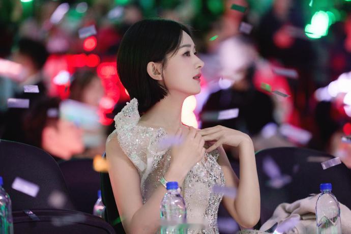 赵丽颖星光大赏返图  赵丽颖感谢支持和喜爱  宝子们，赵丽颖的 “星光大赏返图”