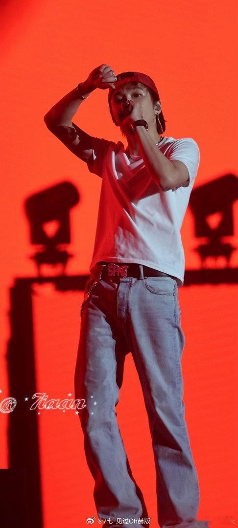 TizzyT成都站太古里bgm响了TizzyT歌里的太古里也可以在成都 这一天终