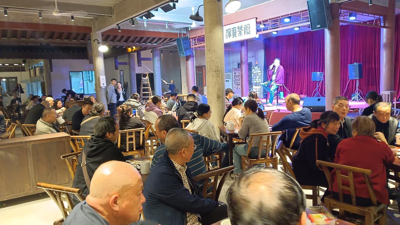 你们认为潭宝茶馆会火起来吗？窑湾潭宝茶馆走的是一条市井老茶馆味道，模仿长沙东茅街