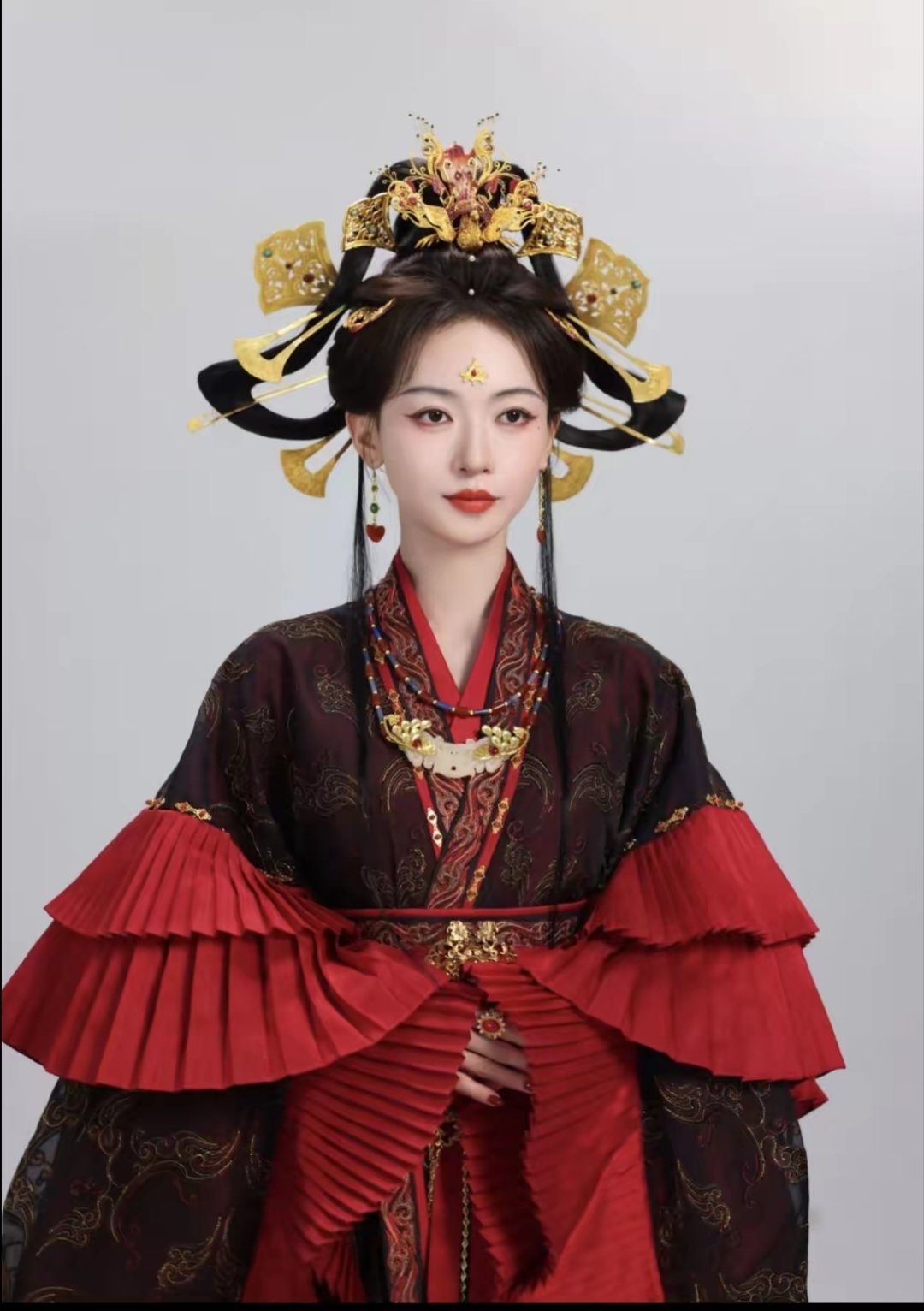 《凤不栖》吴槿言这组魏晋风妆造，硬控我三分钟！ 