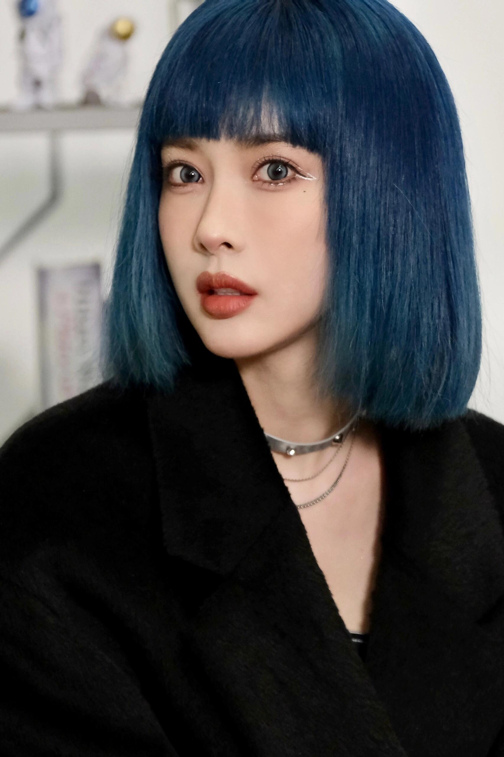 #孟子义AI女战士# 孟姐可塑性好高啊！！AI女战士装扮又酷又美！！银翼蓝发未来