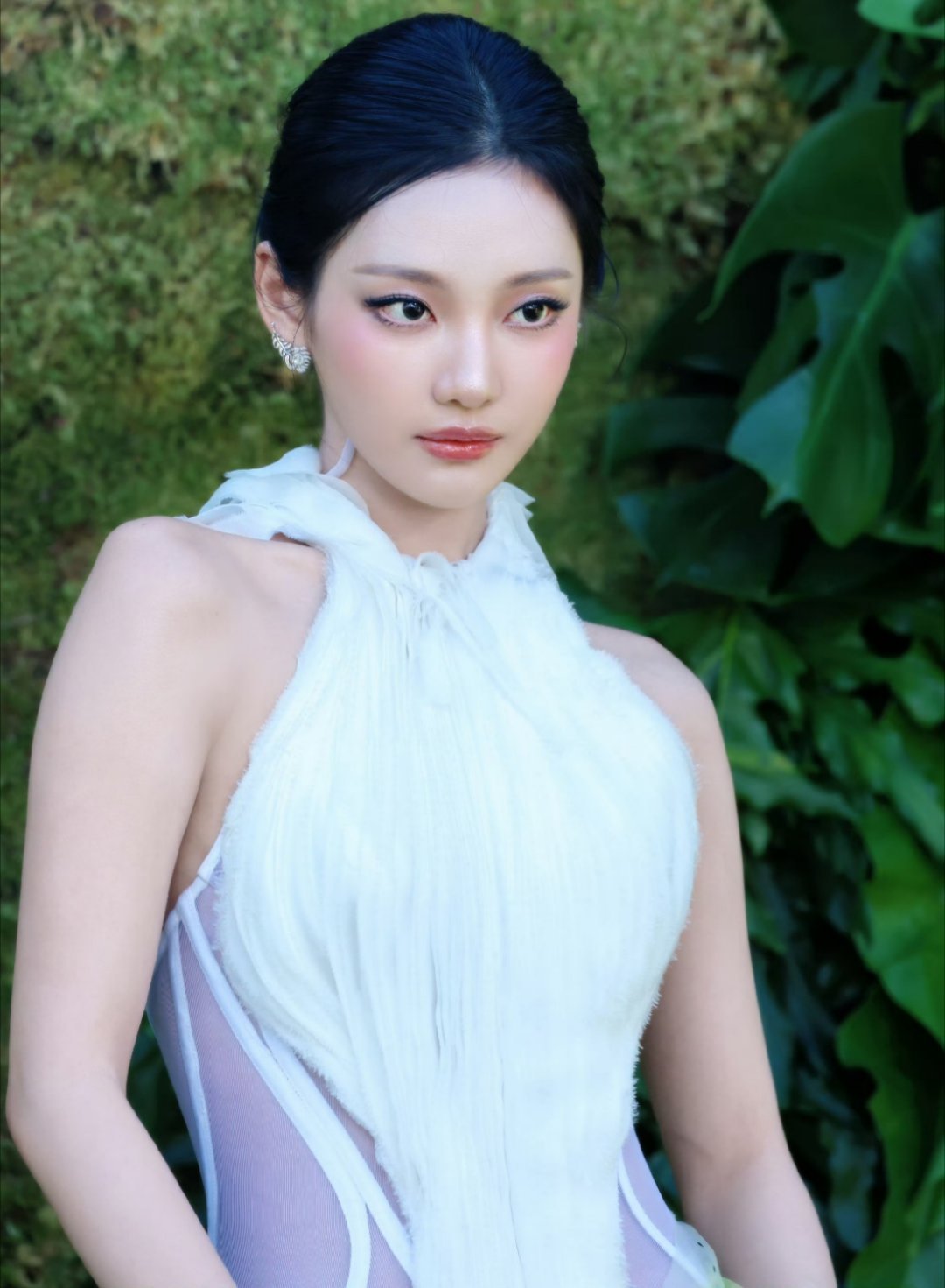 宁艺卓国内首个红毯造型，这也太美了吧！建议以后的妆造学习这套！ ​​​