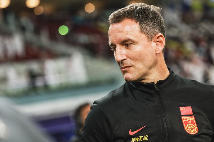 都要喊杨科维奇下课，关键是杨科维奇错了吗？[what]压根就没错！问题的根本不在