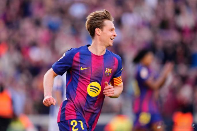 4月23日讯 《每日体育报》报道，巴萨正在与阿贾克斯商讨今夏的甘伯杯事宜。每年夏