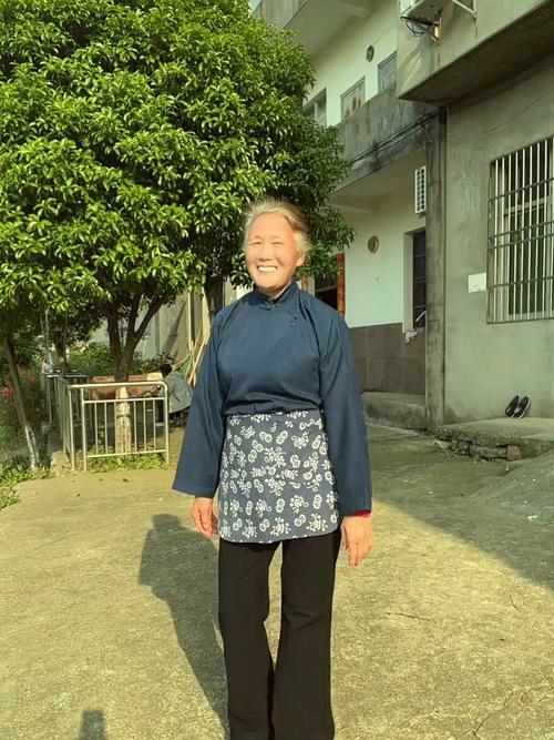 阿婆78，还会喜欢男人吗？
邻居阿婆78了，不和老太太们在一块家长里短的聊天，专