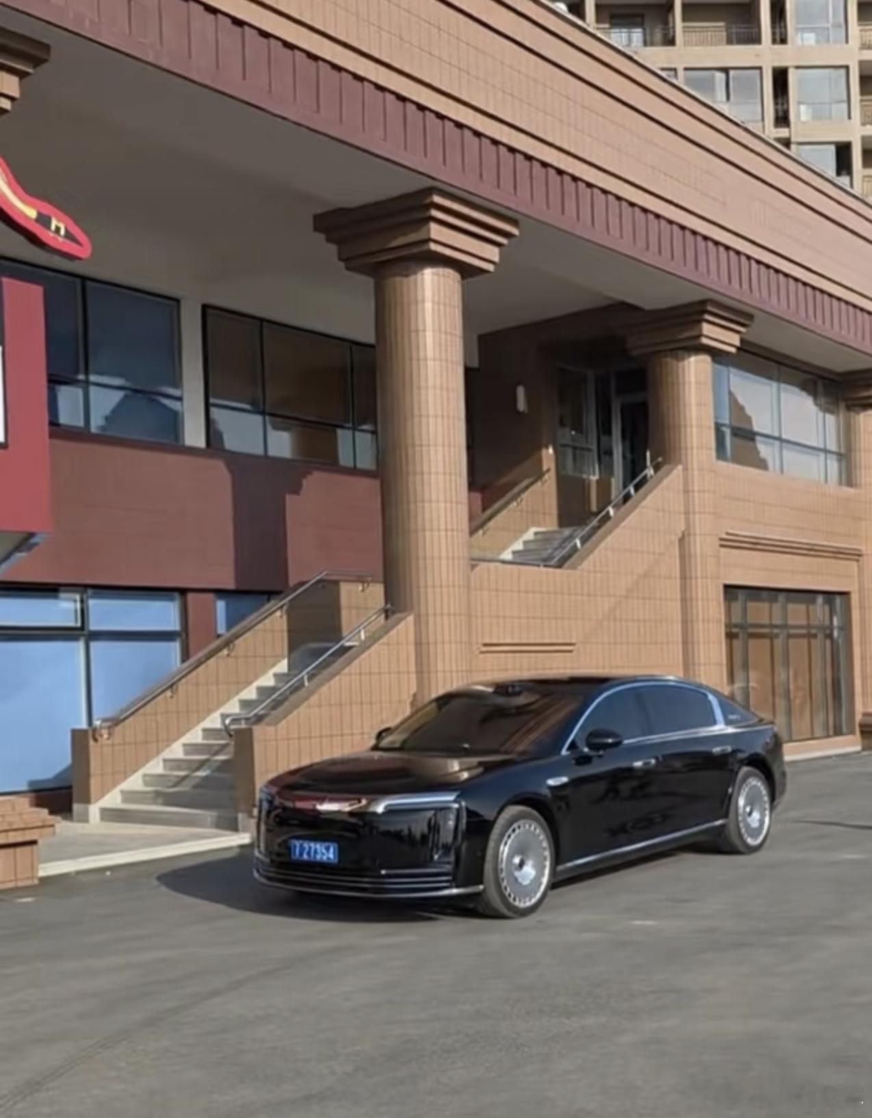 尊界S800现身平壤街头，727“战胜节”纪念日车牌！能有这车牌的地位可不一般。