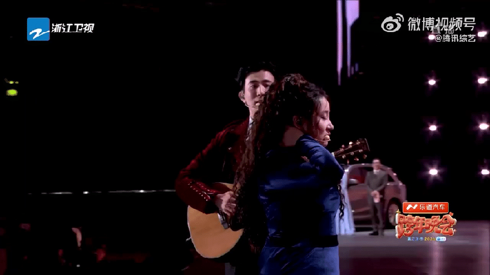 李川求婚锤娜丽莎 浙江卫视这波玩大了，锤娜丽莎现场被求婚，太浪漫了，谁说搞笑女没