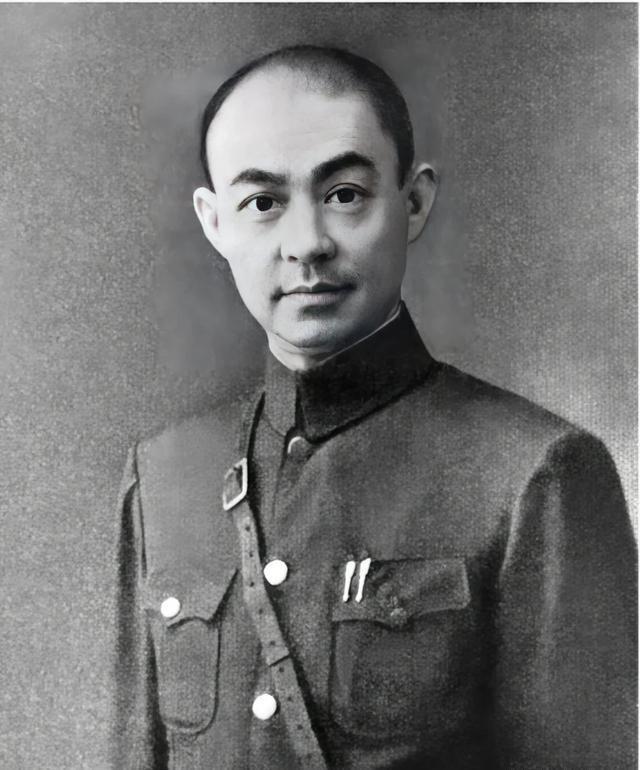“你同宋先生成了民族英雄，
我怕成了汉奸了。”
七七事变后，
军长宋哲元撤退，