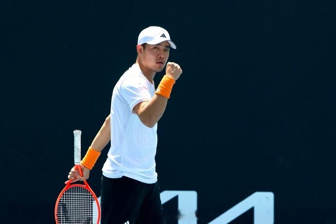 ATPCH75萨拉拉索塔站第二轮，头号种子吴易昺以6-3 3-6 6-1三盘击败