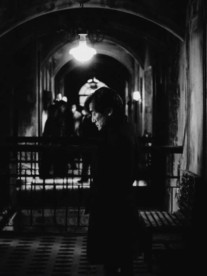 梁家辉凭借《捕风追影》斩获第44届香港电影金像奖最佳男主角这是梁家辉五封影帝，在