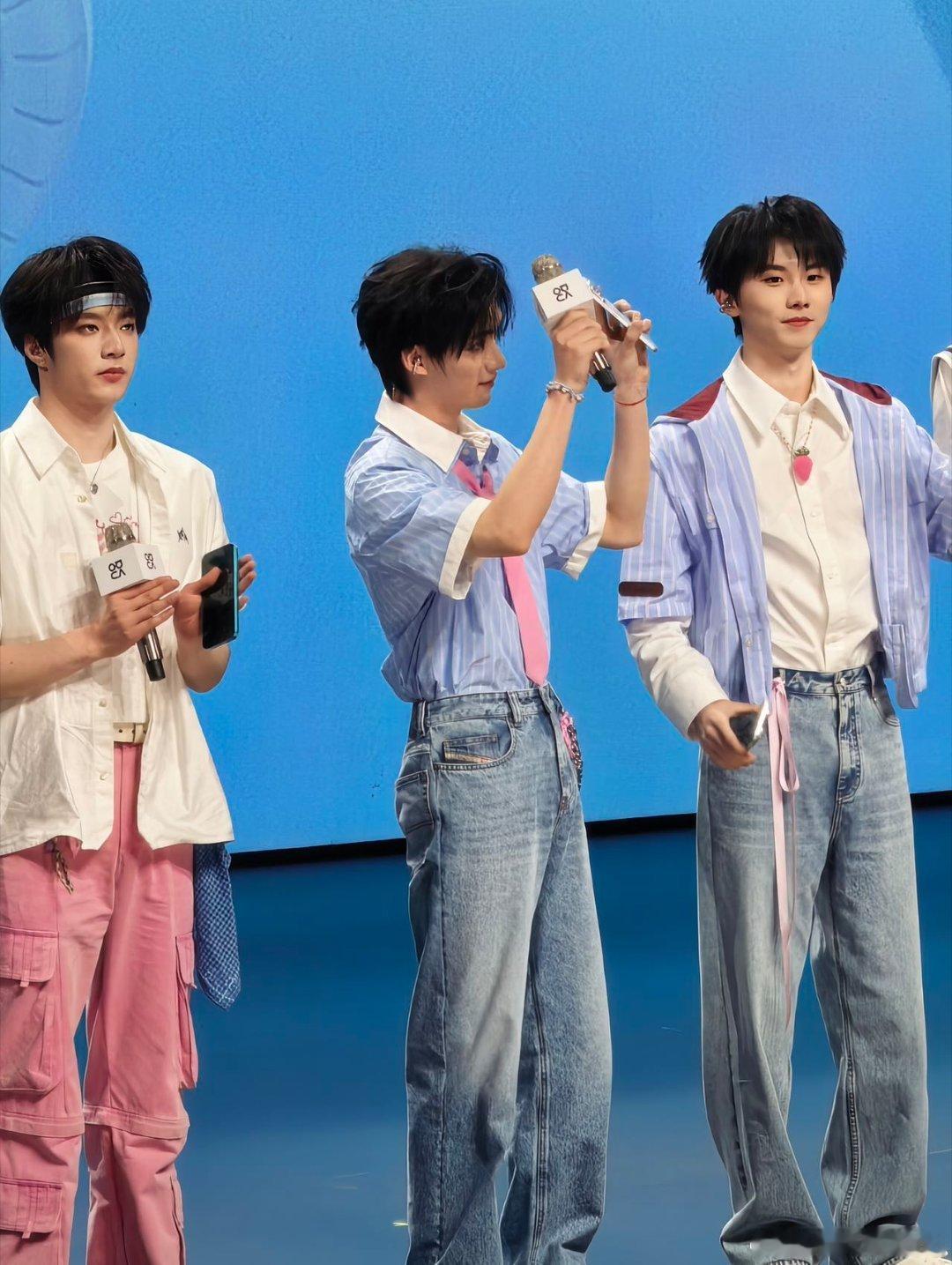 时代少年团从未见过的侧颜神图时代少年团合体永远能带来新鲜感 侧颜镜头扫过七个人的