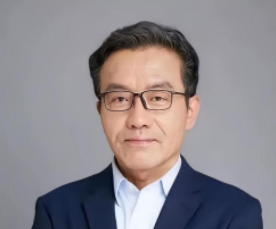 复旦大学教授王德峰，撕开了中国社会当下最大的遮羞布，振聋发聩！他曾表示，当下社会