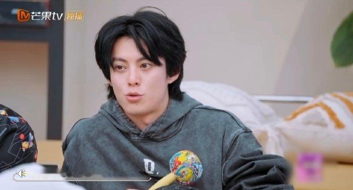 王鹤棣一直都把好6当家王鹤棣把好6当家，回来录节目就像在自己家开派对。好6这温馨