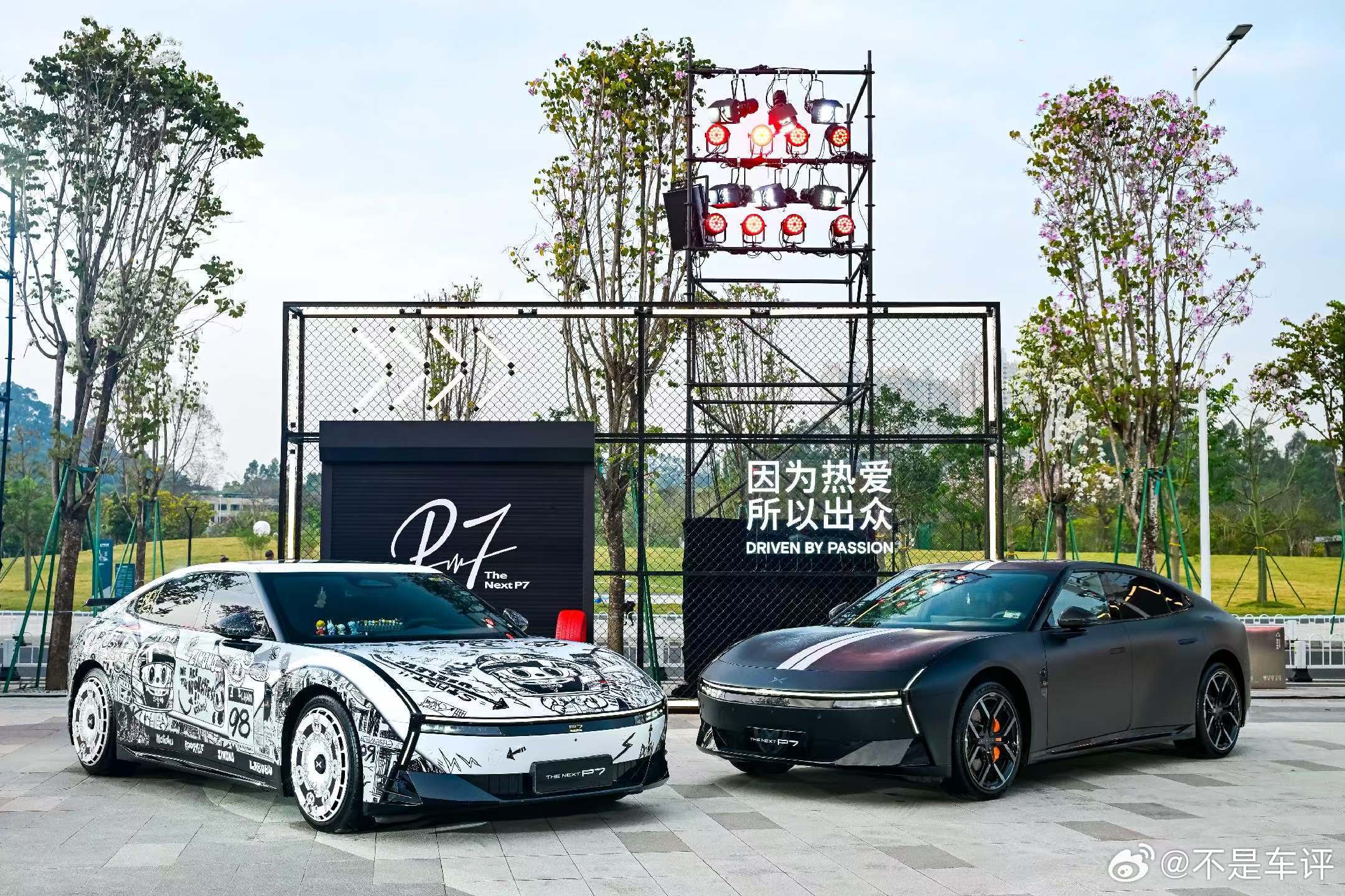 别的不说，这个红色真的很不错，实际看是有点暗红色的红小鹏P7黑白红新色20.38