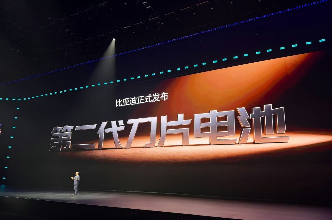 比亚迪第二代刀片电池来了！这次不上物理课，直接说充电时间：从10%充到70%只需
