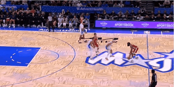 哈登这拜佛太丝滑了！谁也防不住，晃开贝恩上篮打进




哈登拜佛是真的漂亮，面