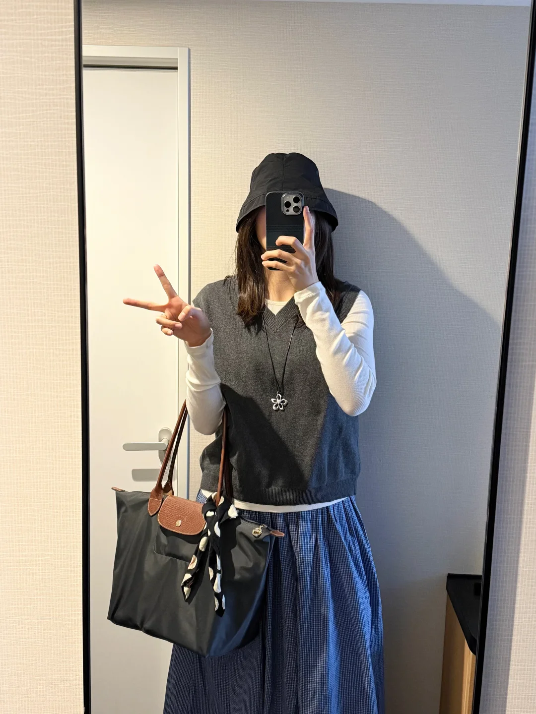 背心毛衣穿上了