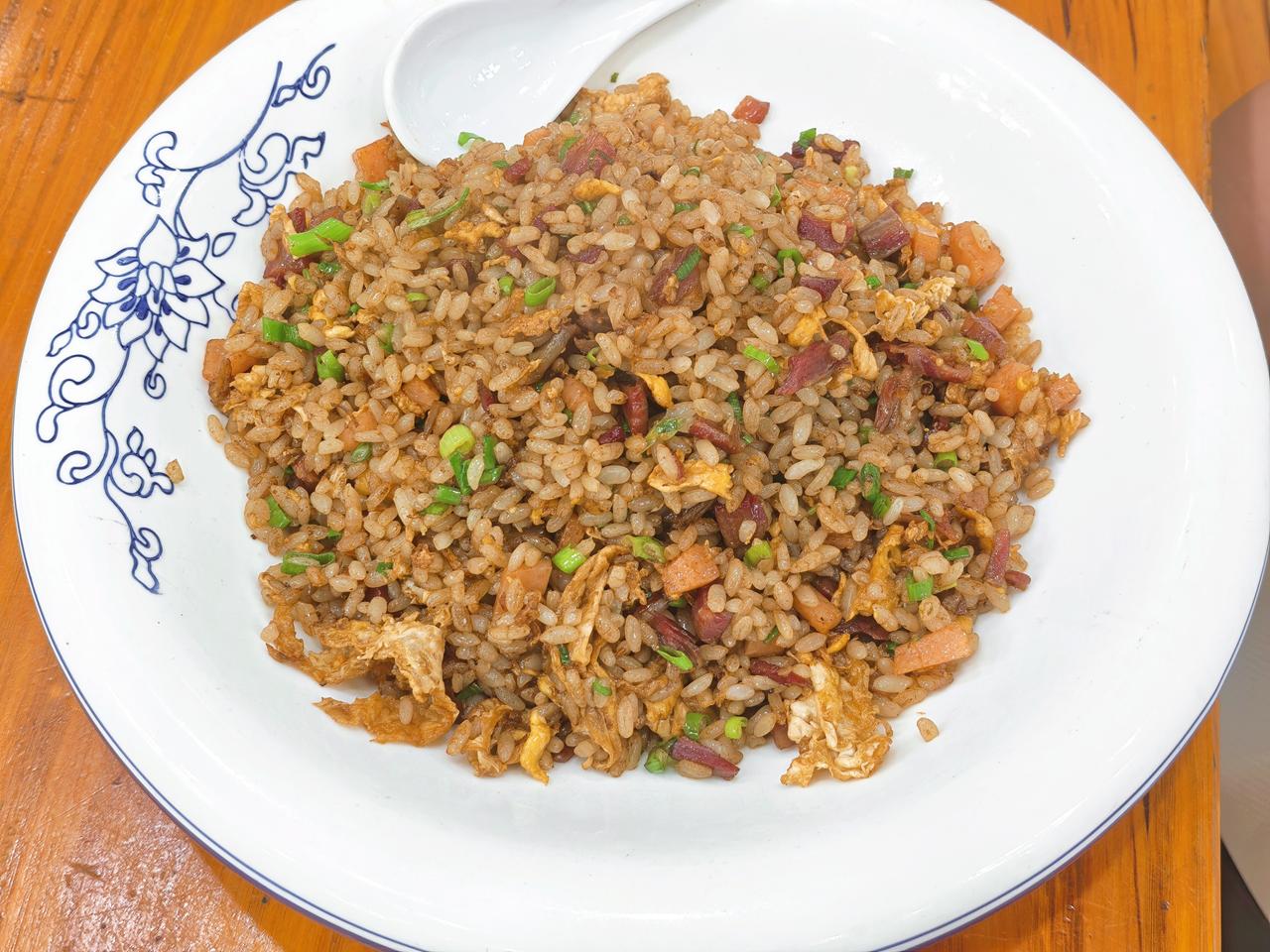 江南美食日记106
最近真的是太放纵了，炒饭也吃上了，但是好久不吃炒饭，真的超级