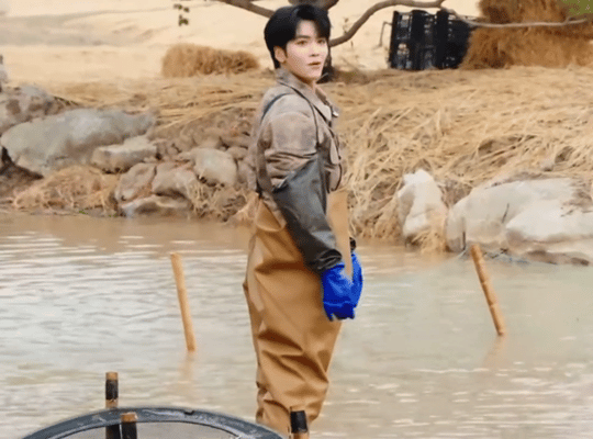 邵子恒犯错范丞丞和邵兵告状范丞丞喊话邵子恒要跟邵兵告状宇宙闪烁请注意 邵子恒抓鱼