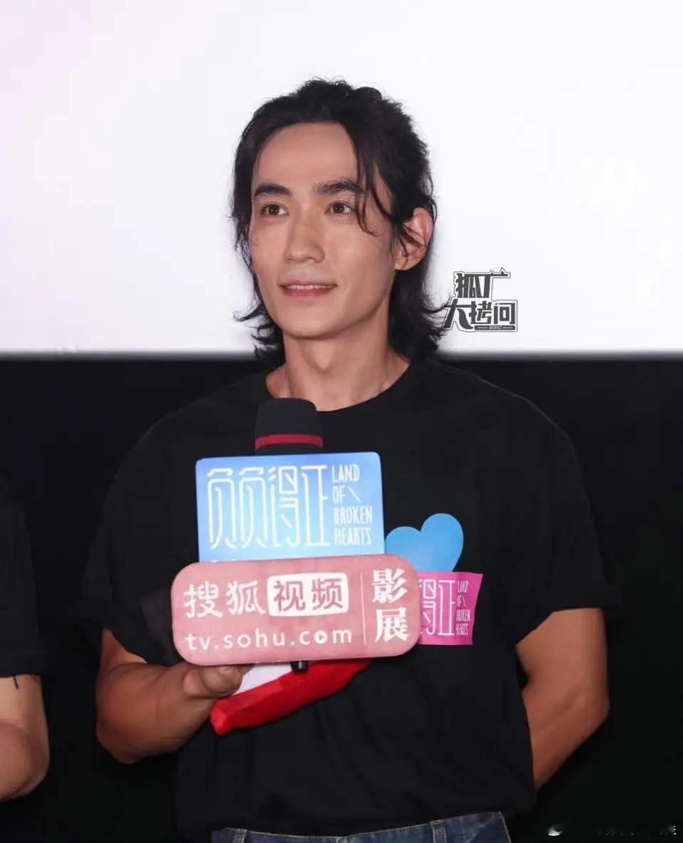 朱一龙现在这状态真的好吓人，好像山顶洞人，又老又垮的一张脸 ​​​