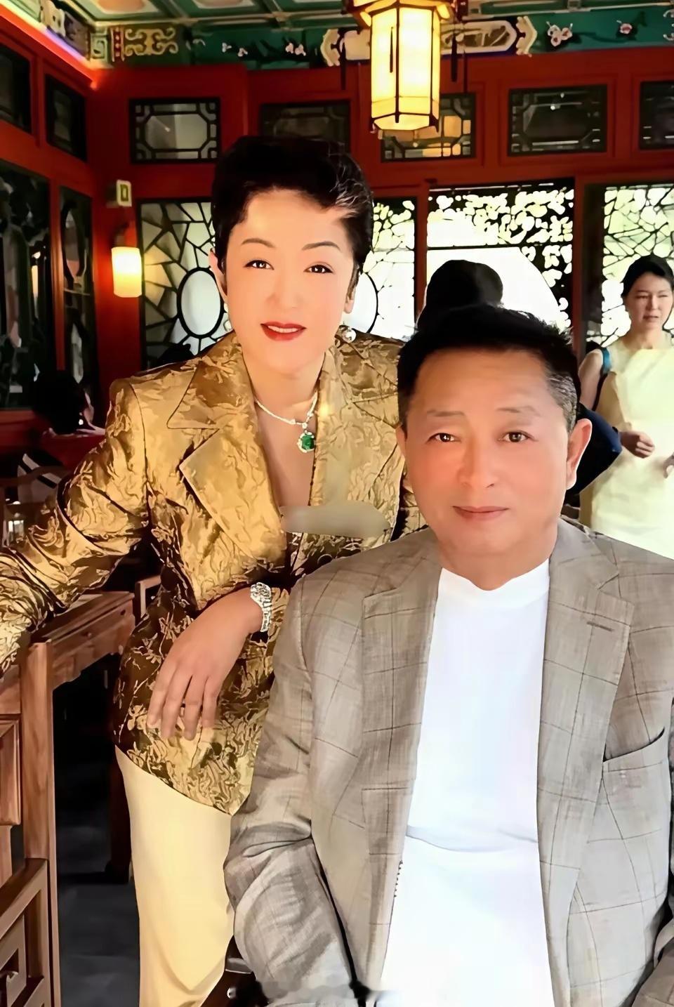 汪小菲父亲汪大爷跟光绪皇帝简直长得一模一样，难怪张兰曾说过汪大爷是爱新觉罗的后代