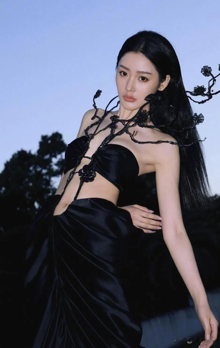 #上联，半盏清茶听夜雨，诚邀下联#
下联：一轮明月照窗纱。
(致谢网图，侵权立删