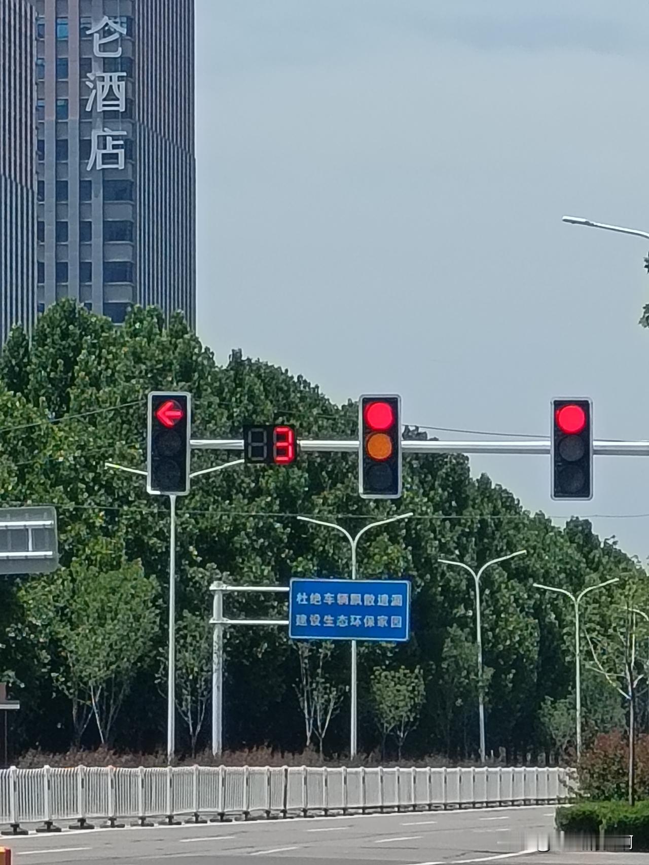 领导的心思你别猜
猜来猜去
也猜不明白
他上午让你去东边
下午就可能让你去西边