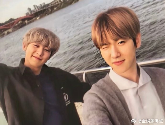 边伯贤朴灿烈去了权志龙演唱会权志龙演唱会=KPOP春晚！灿白太阳大声梦幻联动朴灿
