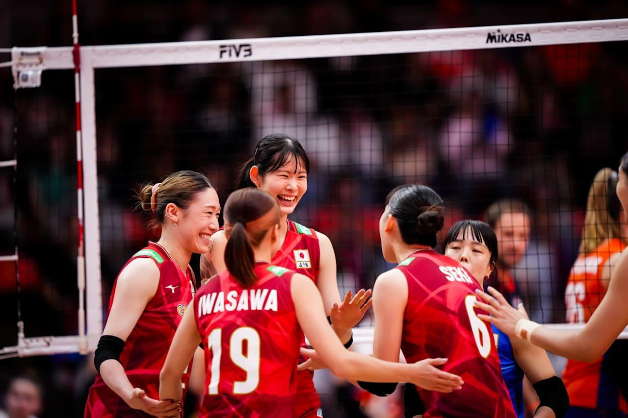 【2025女排世锦赛 日本女排3比2险胜荷兰晋级四强】北京时间9月3日晚上，泰国