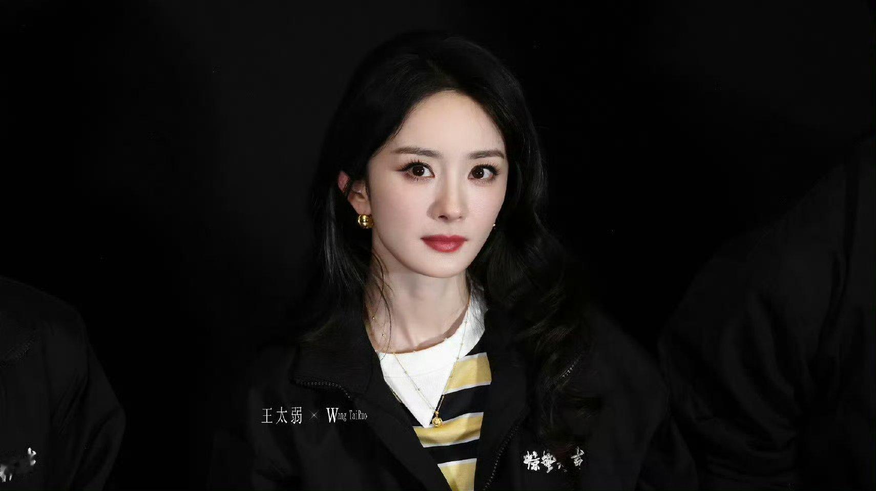 杨幂刘诗诗时隔16年同框宣发我们诗幂稳稳的很幸福，两个大美女每次同框对我眼睛都很