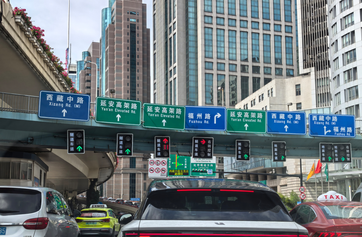 智驾群里分享了一张成绩街道的图，目前的智驾哪家能看得明白还真不好说。。。。。。我