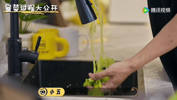 建议这群人打包送到一饭封神这期一定要吃饱饭再看！脱友大王洞厨艺大赛杀疯了！辣椒炒