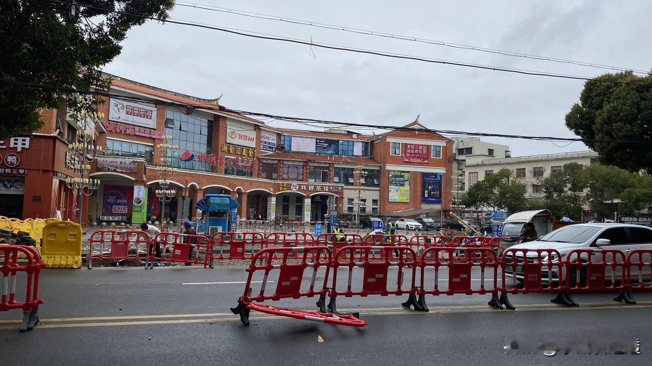 停车拥堵❗随拍泉州新华路中闽百汇停车场改造项目。解决大巴车停车难问题。治理泉州古