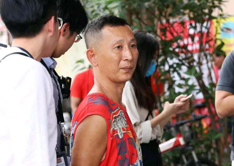 五中国男子涉贿赂新加坡执法员，被揭试图凭借在调查期间发放的特别准证，延长逗留的期