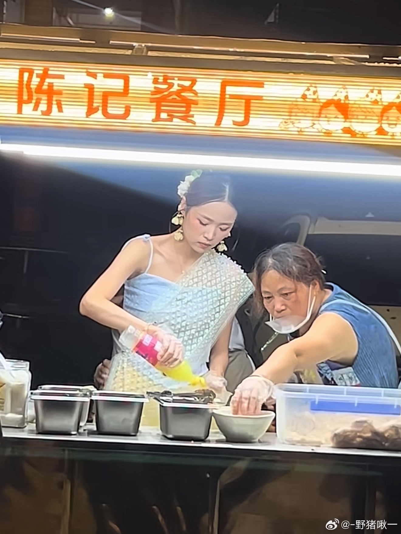 不是静心姐怎么狼狈成这样了哈哈哈哈哈昨天忙到我都没空录素材全家齐上阵 然后我和飞
