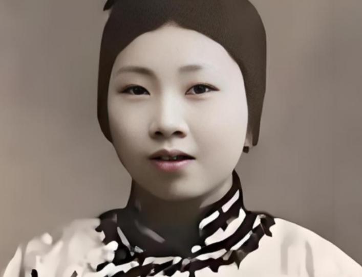 1904 年，杭州富商之女，嫁给了个穷书生，陪嫁三处豪宅及上万两白银！世人皆笑她