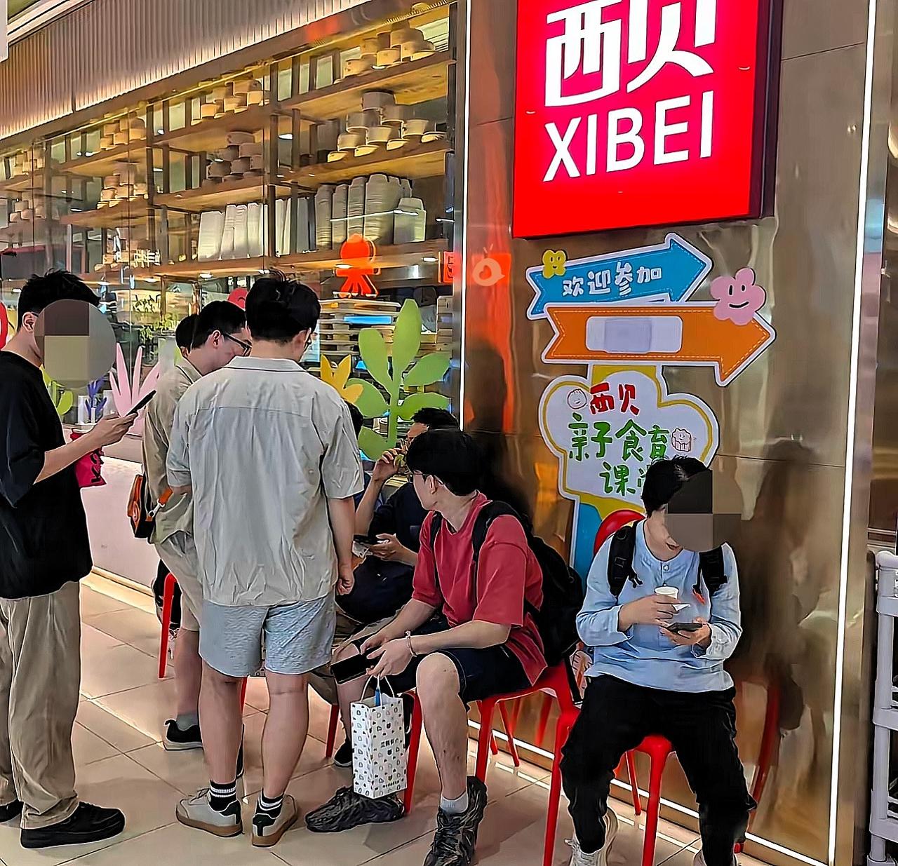 西贝翻车这事儿，最让人捏把汗的不是老板，也不是老顾客，偏偏是被采访的杭州厨师长！