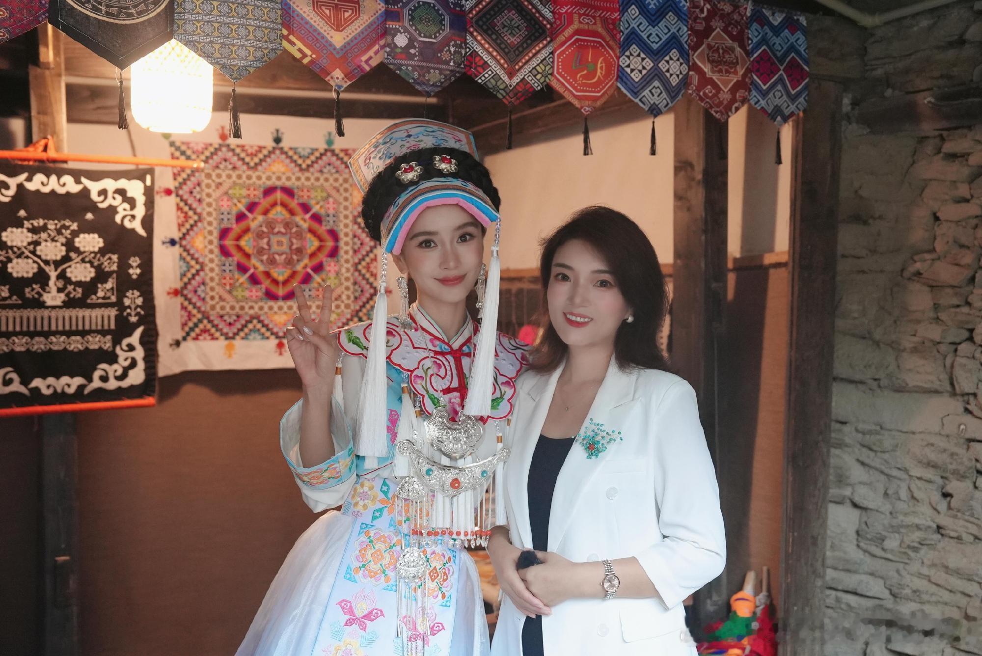 angelababyangelababy杨颖 “不同蔷薇，你可是明艳从不凋零的玫
